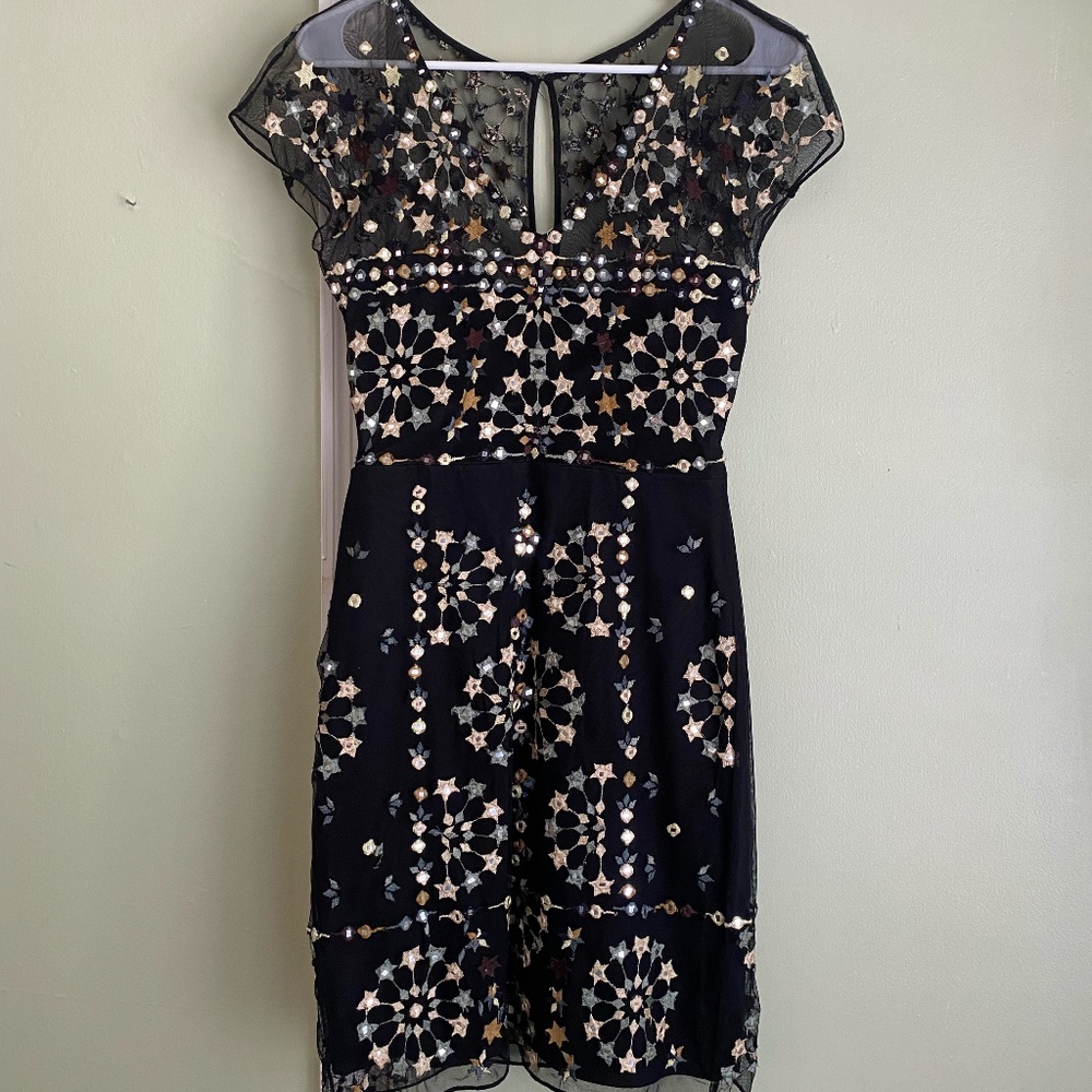 FRENCH CONNECTION - BLACK EMBROIDERED & MIRROR STAR DESIGN OCCASION DRESS